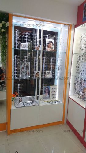 ตู้โชว์แว่นตาติดผนังหลังกระจก สีส้ม ไฟดาวไลท์ ไฟLED เคาน์เตอร์ ตู้กลางร้าน ที่แขวนสินค้า วางแว่นตา ตู้กล่องไฟ